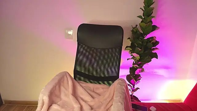 Snapshot of Julieta-8 chatting on December 2025 03:20:02 AM Julieta-8 online show from December 2025 03:20:02 AM