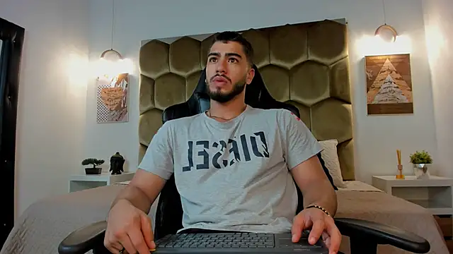 Franco banderas online show from February 2026 09:30:01 AM