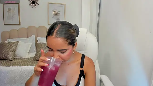 alana martiins online show from May 2026 07:07:02 PM