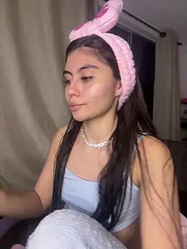 Stormi Thompsonn  online show from November 2025 12:22:01 AM