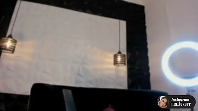 Mia Luxor online show from February 2026 11:44:02 AM