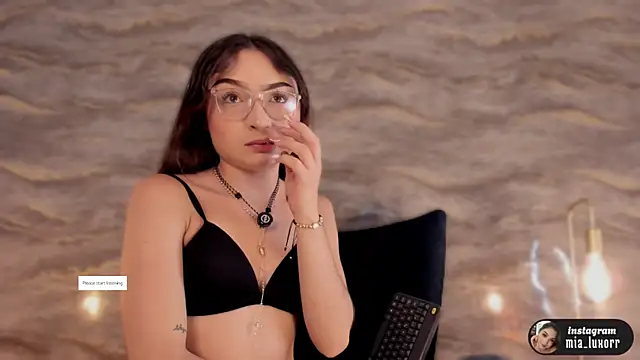 Snapshot of Mia_Luxor chatting on April 2026 11:35:01 AM Mia Luxor online show from April 2026 11:35:01 AM