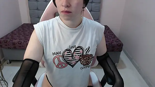 Keila x  online show from December 2025 01:13:02 PM