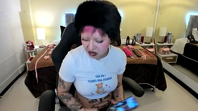 Saskia Vellour online show from November 2025 08:42:02 PM