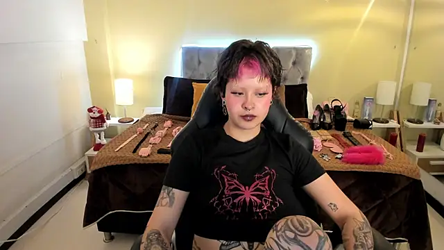 Saskia Vellour online show from December 2025 07:37:02 PM