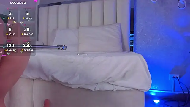 Snapshot of CloeParker_ chatting on December 2025 11:25:01 AM CloeParker online show from December 2025 11:25:01 AM