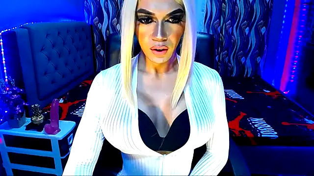 Snapshot of cruelahna chatting on December 2025 04:55:02 PM cruelahna online show from December 2025 04:55:02 PM