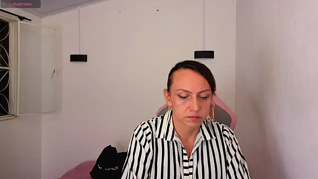 Ivonne ferrer   online show from December 2025 03:19:02 AM