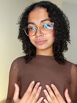 Snapshot of __VioletaHeaven__ chatting on February 2026 11:06:01 AM VioletaHeaven online show from February 2026 11:06:01 AM