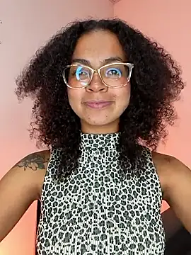 Snapshot of __VioletaHeaven__ chatting on February 2026 09:47:01 PM VioletaHeaven online show from February 2026 09:47:01 PM