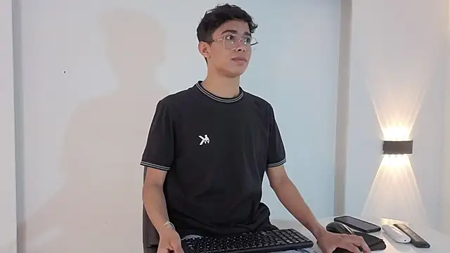 CharmingJeremy  online show from December 2025 12:28:02 PM