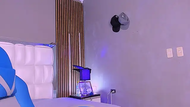 xCharlotte 20 online show from December 2025 01:54:02 PM