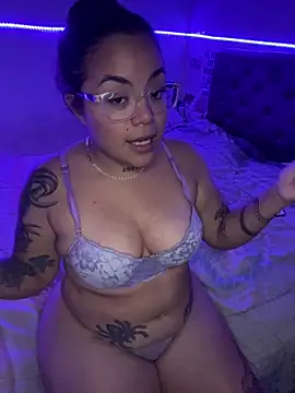 Snapshot of Lindalatina2001 chatting on February 2026 02:40:02 AM Lindalatina2001 online show from February 2026 02:40:02 AM