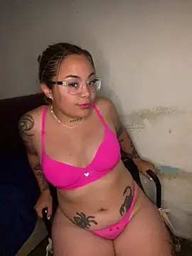 Snapshot of Lindalatina2001 chatting on December 2025 12:48:01 AM Lindalatina2001 online show from December 2025 12:48:01 AM