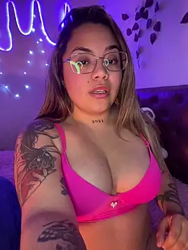 Snapshot of Lindalatina2001 chatting on June 2026 06:52:02 PM Lindalatina2001 online show from June 2026 06:52:02 PM