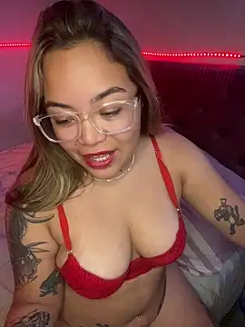 Snapshot of Lindalatina2001 chatting on February 2026 01:28:02 AM Lindalatina2001 online show from February 2026 01:28:02 AM