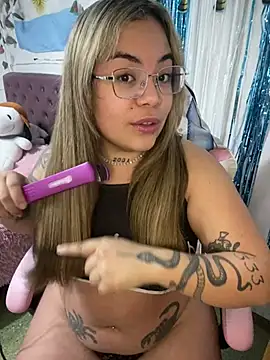 Lindalatina2001 online show from July 2026 10:53:01 PM