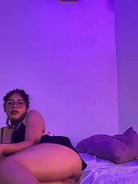 Snapshot of Arely-L1 chatting on January 2026 08:23:01 PM Arely-L1 online show from January 2026 08:23:01 PM