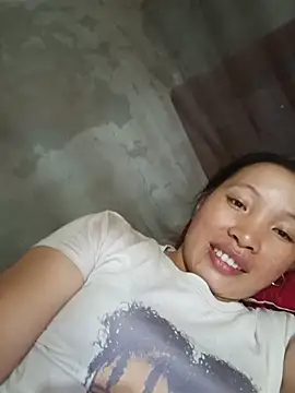 Snapshot of Evelyn-n chatting on July 2026 06:21:01 AM Evelyn-n online show from July 2026 06:21:01 AM