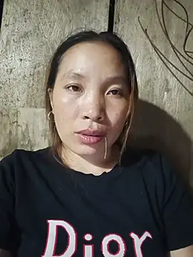 Snapshot of Evelyn-n chatting on July 2026 02:40:02 PM Evelyn-n online show from July 2026 02:40:02 PM
