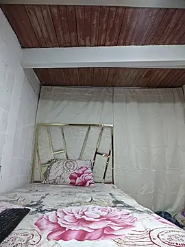 Julia-Blair online show from December 2025 05:17:02 PM