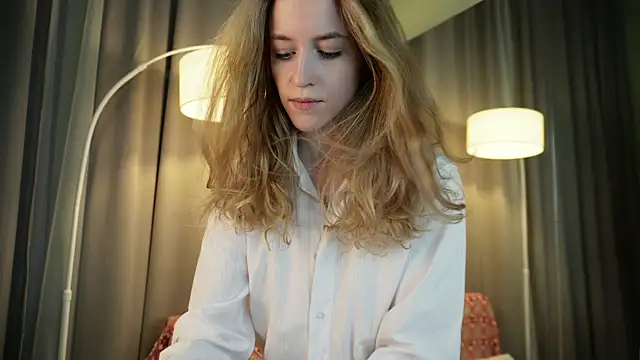 SoftDreamer online show from December 2025 03:00:02 PM