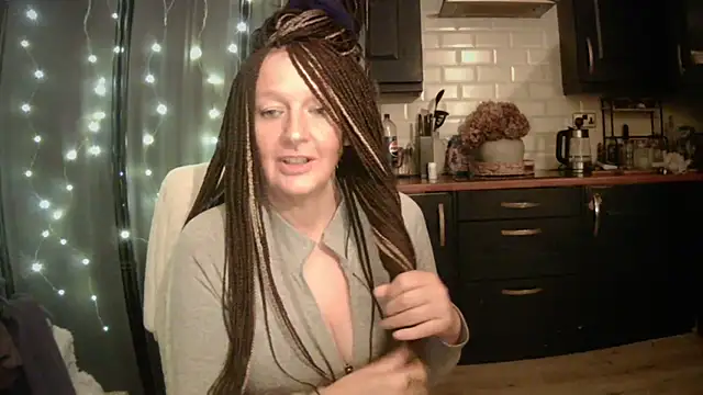 pixxiexo online show from December 2025 02:33:01 AM