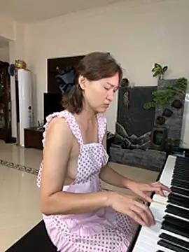 A-ZJunn online show from June 2026 01:05:02 PM