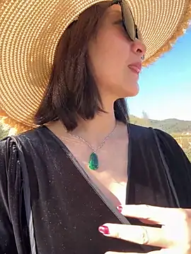 Snapshot of A-ZJunn chatting on February 2026 07:21:02 AM A-ZJunn online show from February 2026 07:21:02 AM