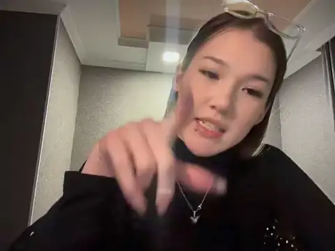 lilXdomii online show from December 2025 04:11:02 PM