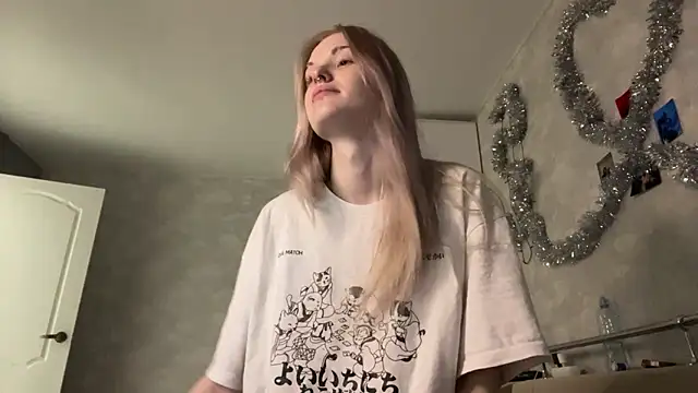 Snapshot of CelenFomes chatting on December 2025 09:11:01 AM CelenFomes online show from December 2025 09:11:01 AM