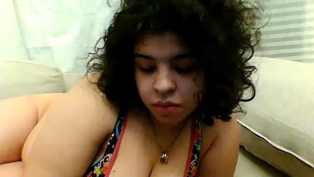 Snapshot of shaskittles_ chatting on December 2025 04:57:02 AM shaskittles online show from December 2025 04:57:02 AM