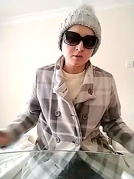 Amy01112 online show from April 2026 02:18:01 PM