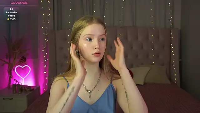 LilianHoward online show from February 2026 12:01:02 PM