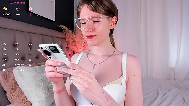 AnGee  online show from March 2026 04:36:01 PM