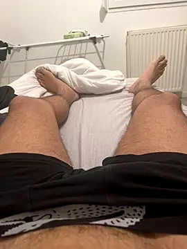 grosqueue3838 online show from December 2025 01:39:01 AM