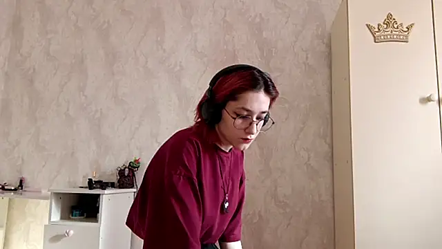 Snapshot of LinaWatter chatting on December 2025 08:53:01 AM LinaWatter online show from December 2025 08:53:01 AM