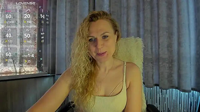 LanaLight x online show from May 2026 03:18:02 PM