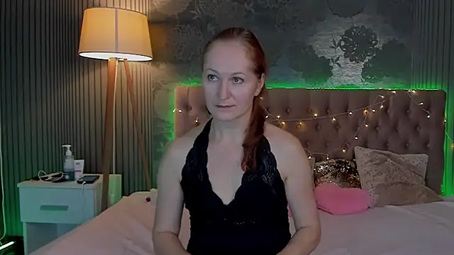 Snapshot of JasmineeSky chatting on December 2025 01:54:02 PM JasmineeSky online show from December 2025 01:54:02 PM