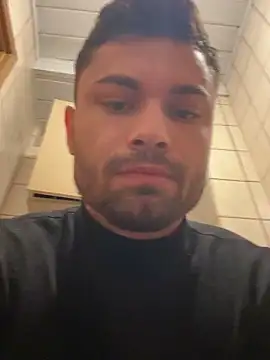 Snapshot of Daniel_fit chatting on December 2025 02:12:01 AM Daniel fit online show from December 2025 02:12:01 AM