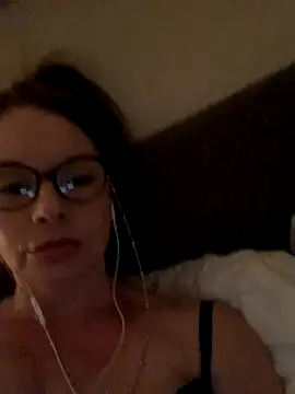 CherryCe online show from November 2025 09:37:02 PM