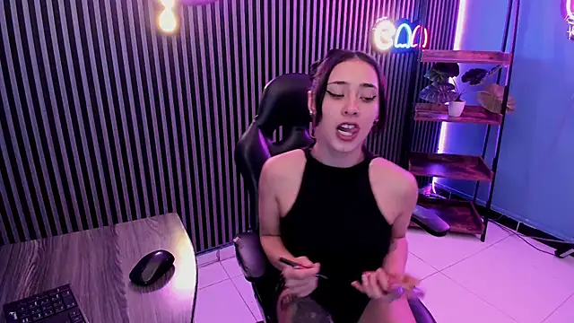 Ariana collinss online show from December 2025 12:18:02 PM