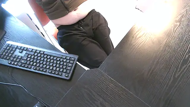 TRESBONNEBITE online show from December 2025 02:08:02 PM