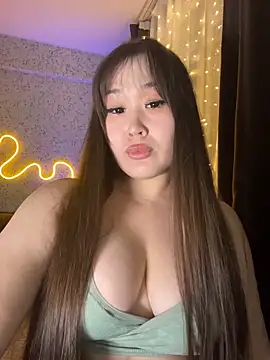 Snapshot of MonamiOnizuka chatting on December 2025 09:42:01 PM MonamiOnizuka online show from December 2025 09:42:01 PM