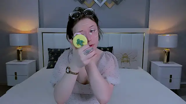 YONA WINK online show from April 2026 05:22:02 AM