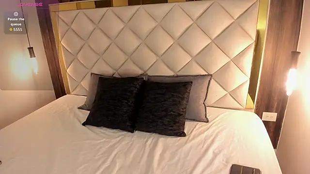 viiolet whitee online show from March 2026 11:13:01 AM