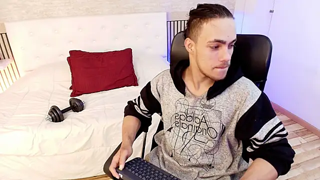 PatrickS25 online show from December 2025 03:44:02 AM