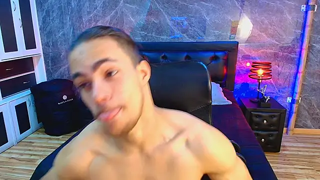 PatrickS25 online show from December 2025 04:03:02 AM