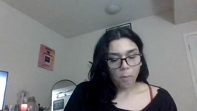 Snapshot of lunabellaX0 chatting on December 2025 12:43:01 AM lunabellaX0 online show from December 2025 12:43:01 AM