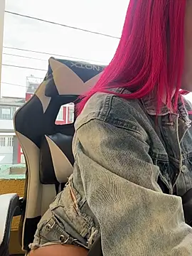 Scarlett firee online show from December 2025 05:04:02 PM